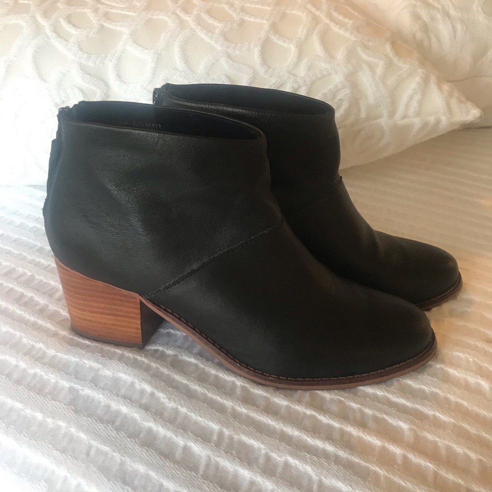 TOMS Leila leather ankle boots, size 9